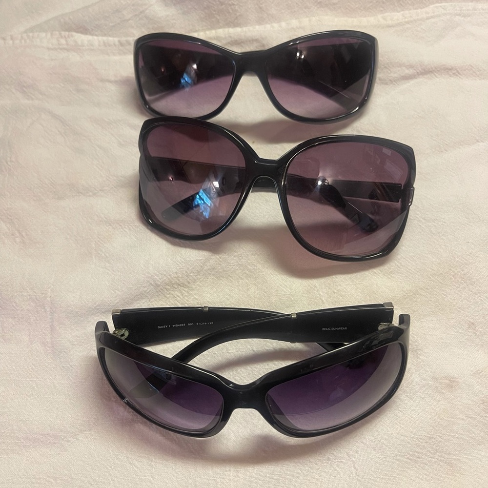 Set of 3 pairs Women’s Sunglasses - dark framed